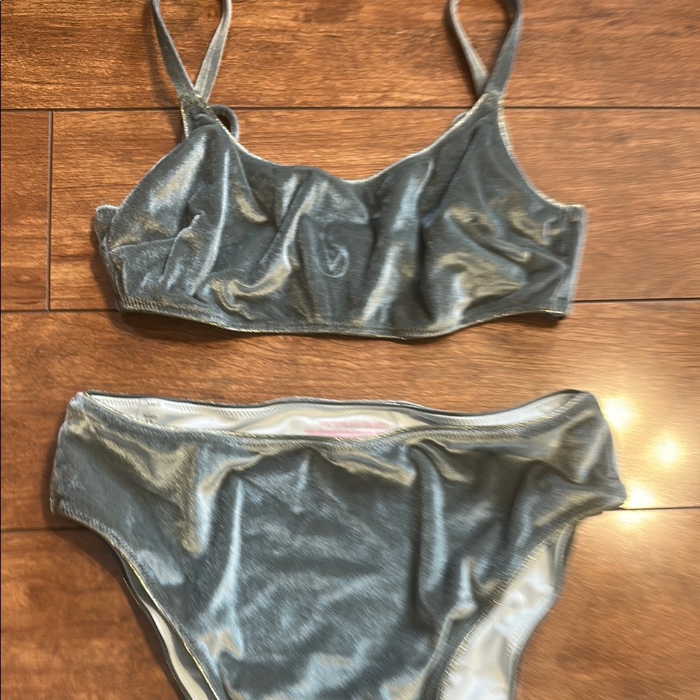 Velvet Bikini Set in Shimmering green